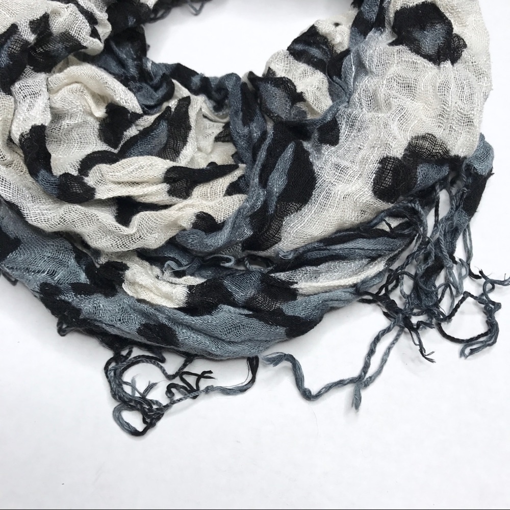 SNOW Leopard Fringe Scarf - Picture 2 of 3